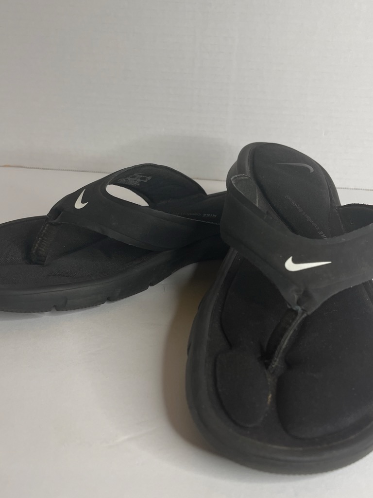 Nike Women’s Black Foam Flip Sandals